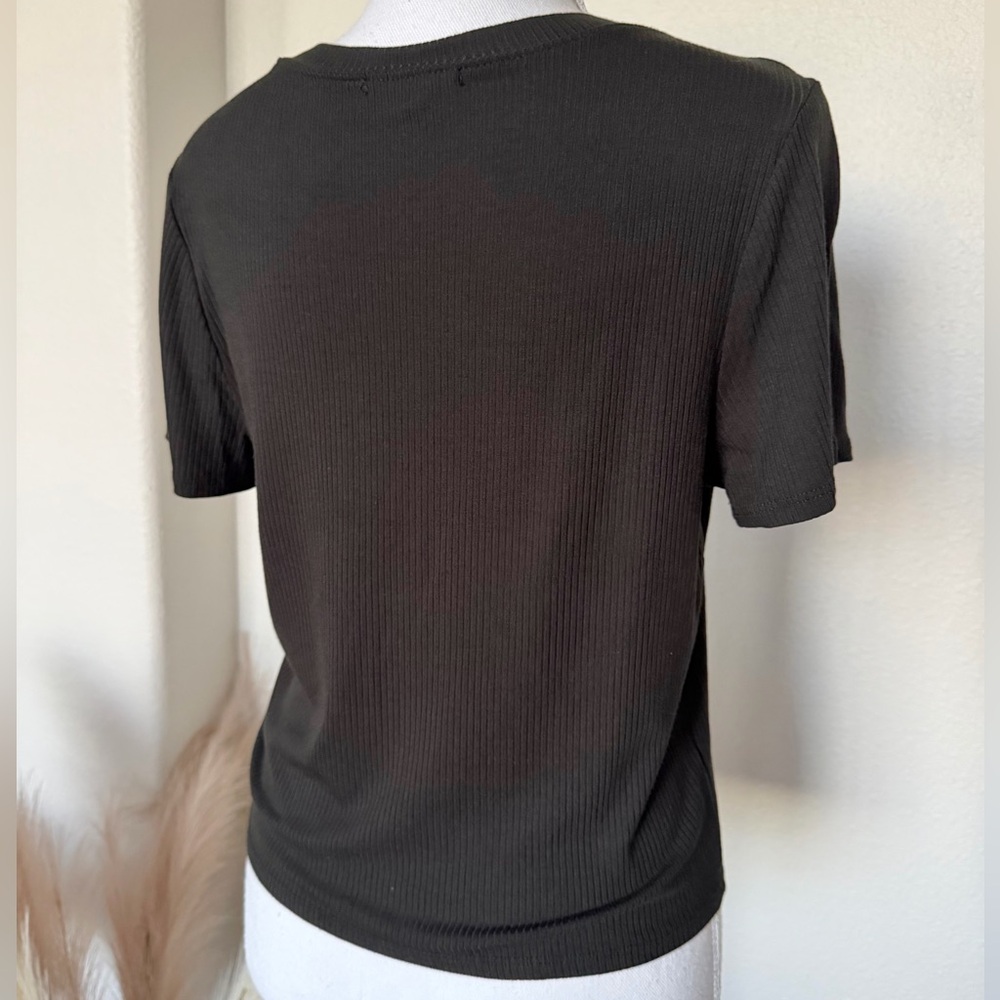 New Crescent - Basic Black Ribbed Top - Picture 5 of 9